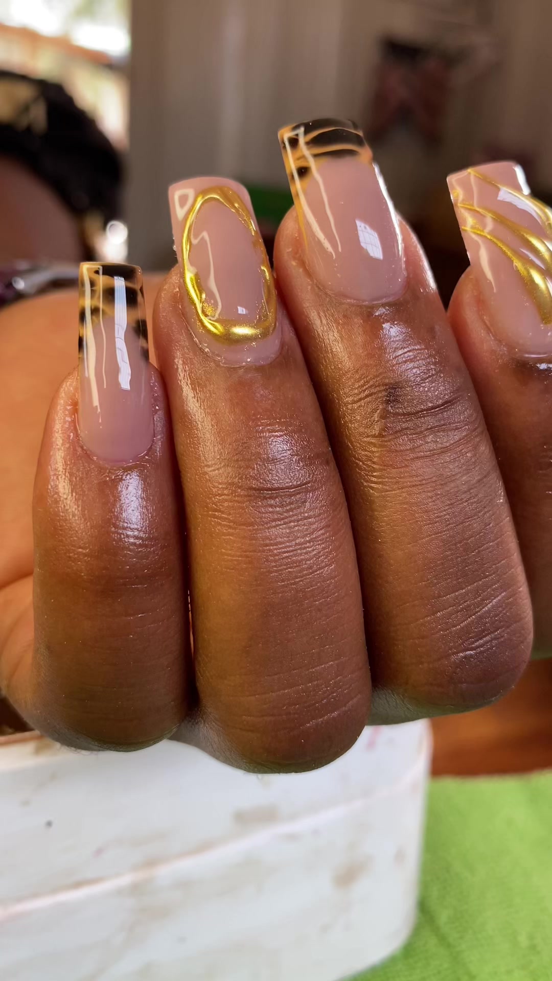 @NKM nail’s Maman na conteneur