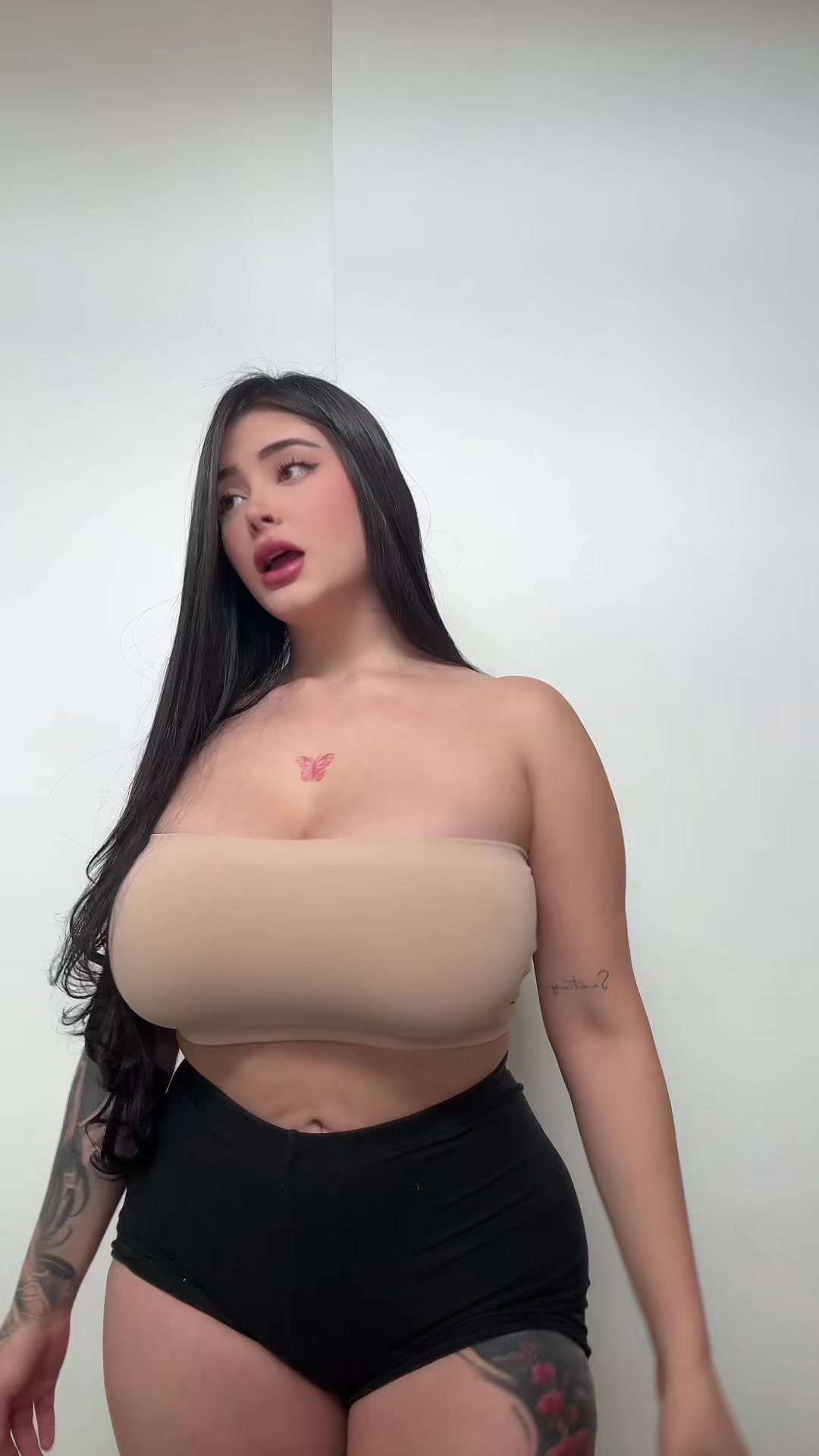 @Laurajimnz_oficial