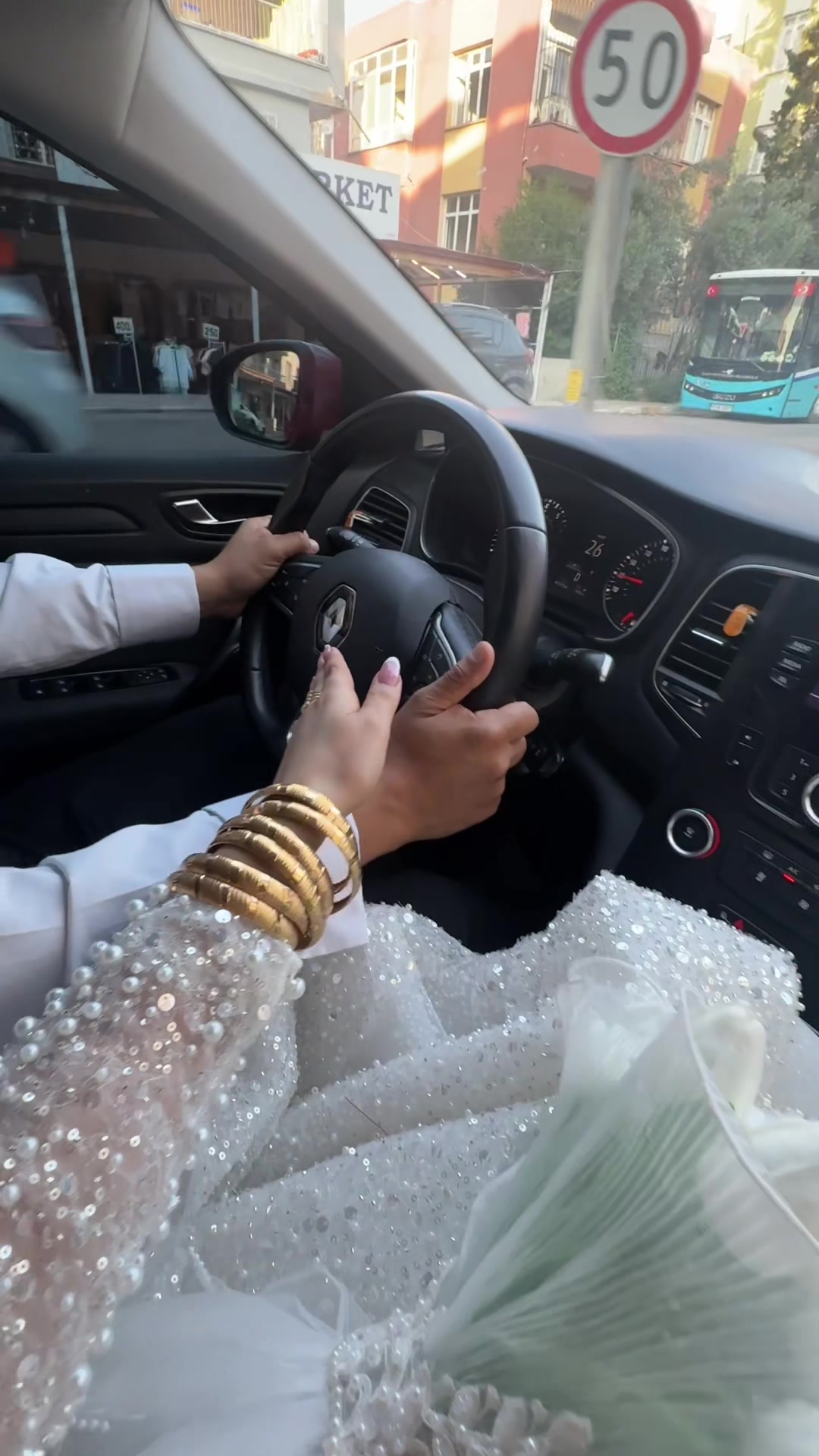 @nur.özpınar