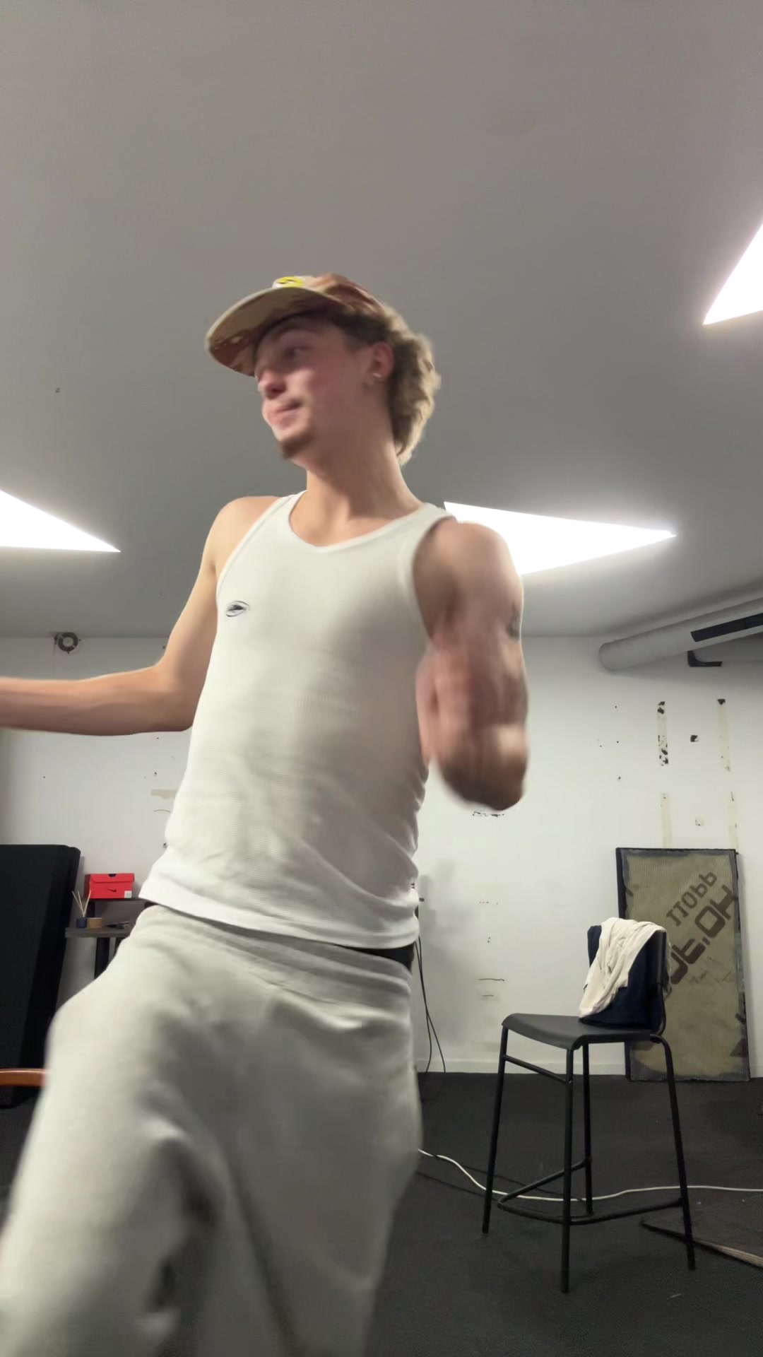 @Sqwimeee