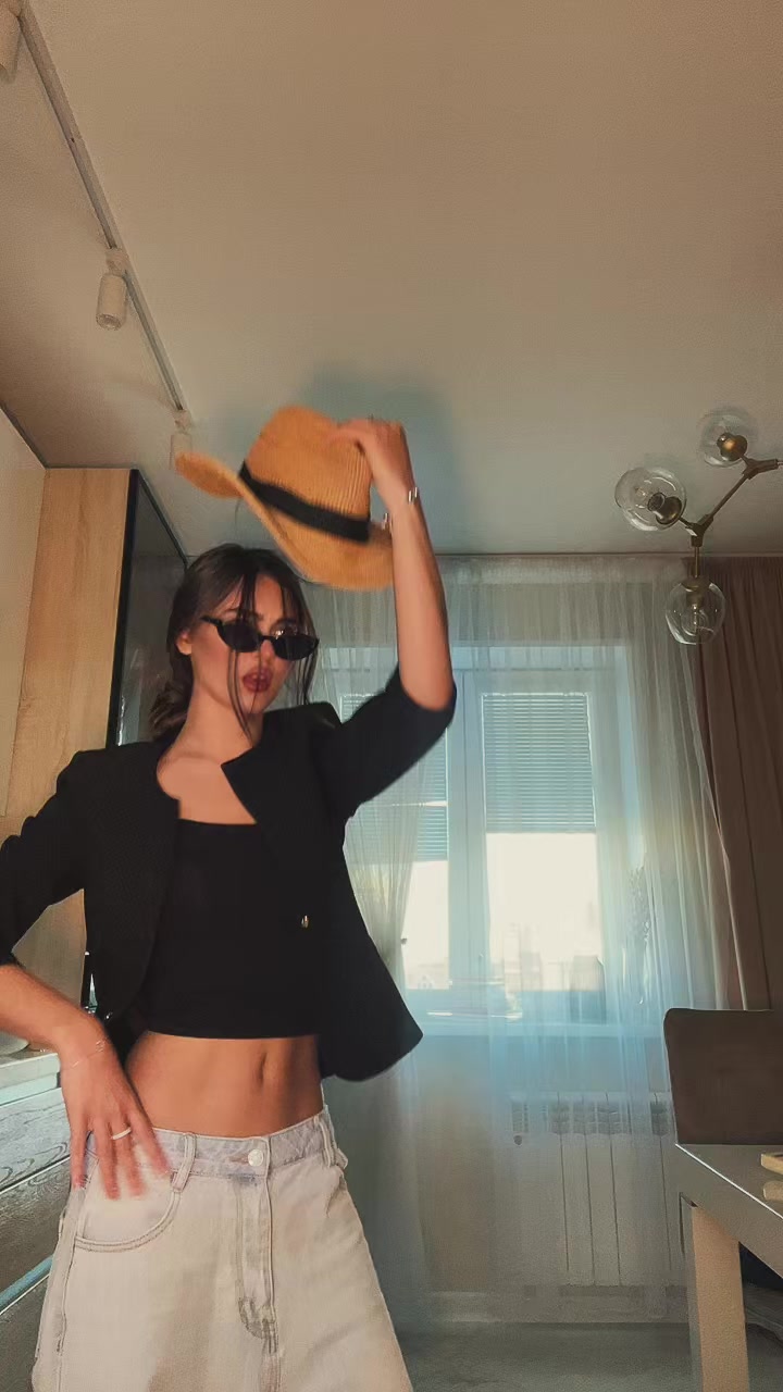 @ari_cryztal