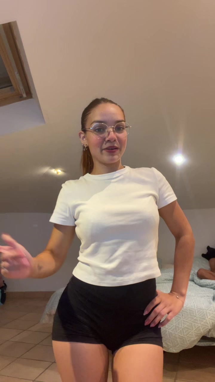 @camilezcano__