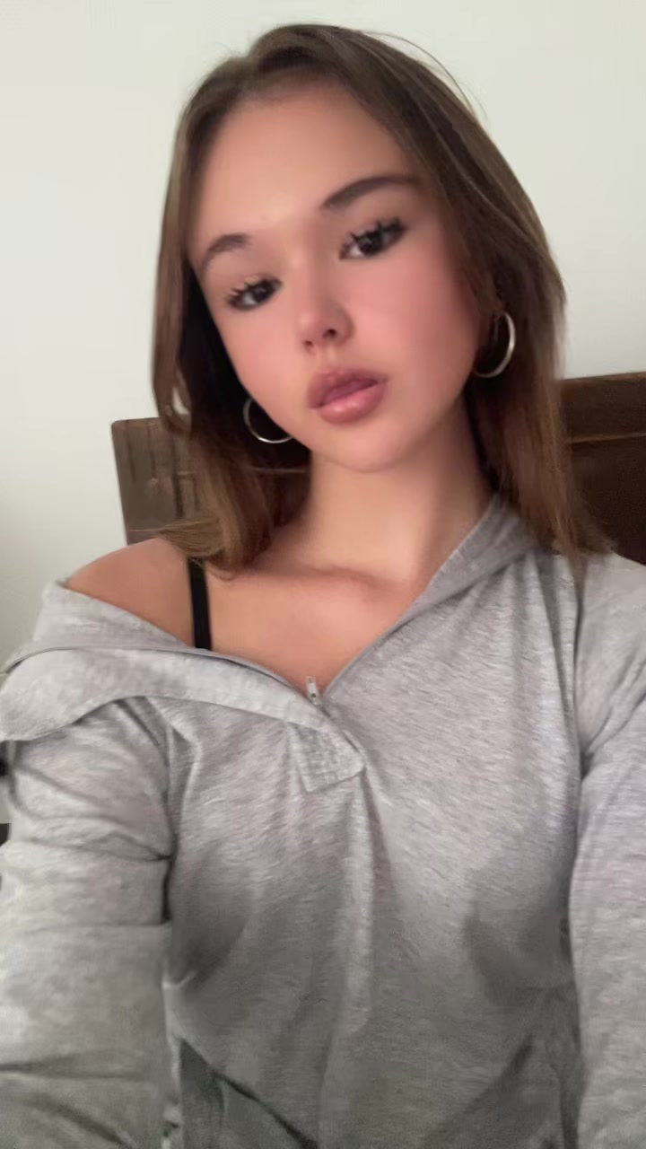 @𝒁𝒐𝒆 𝑴𝒂𝒍𝒂𝒏