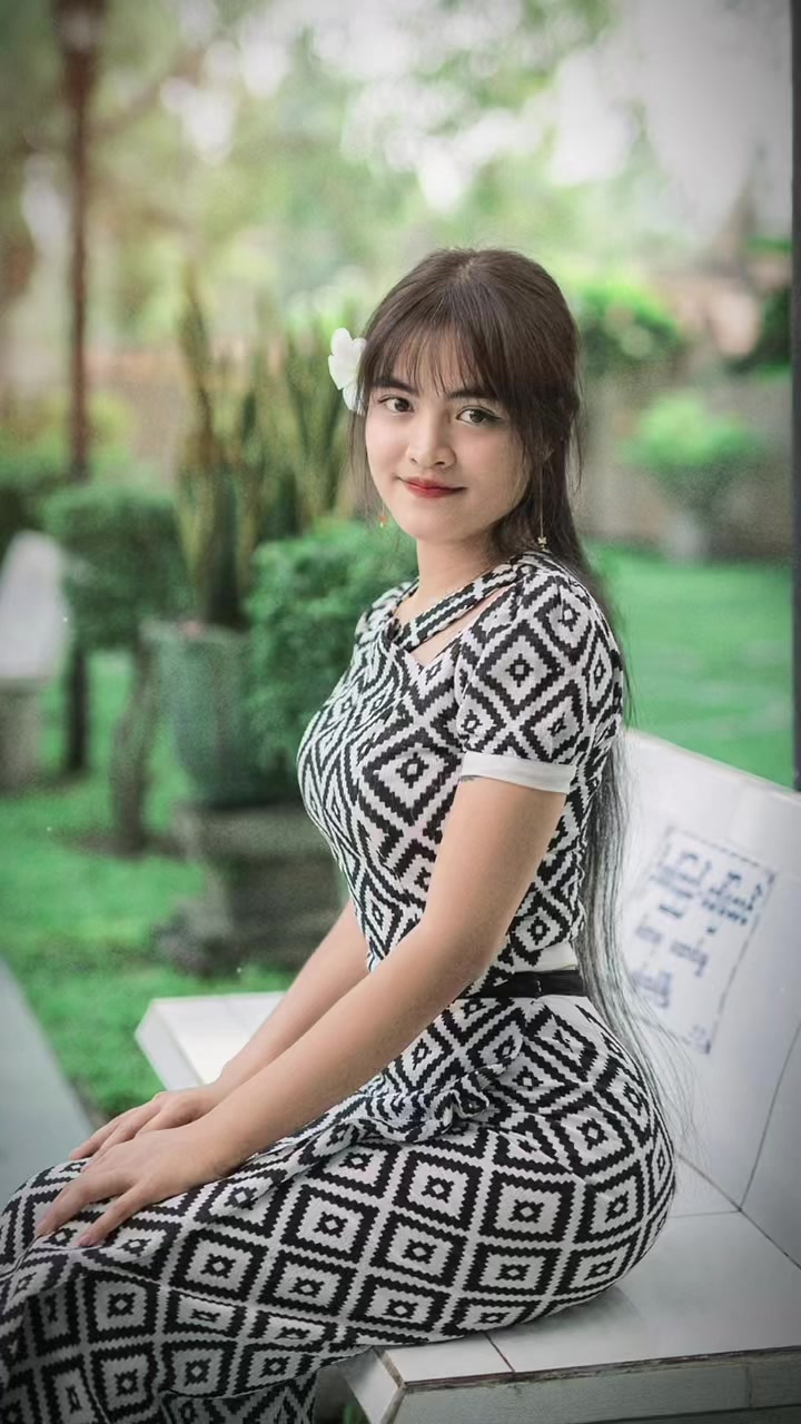 @Hnin Nu Hlaing🍃(Zwel)