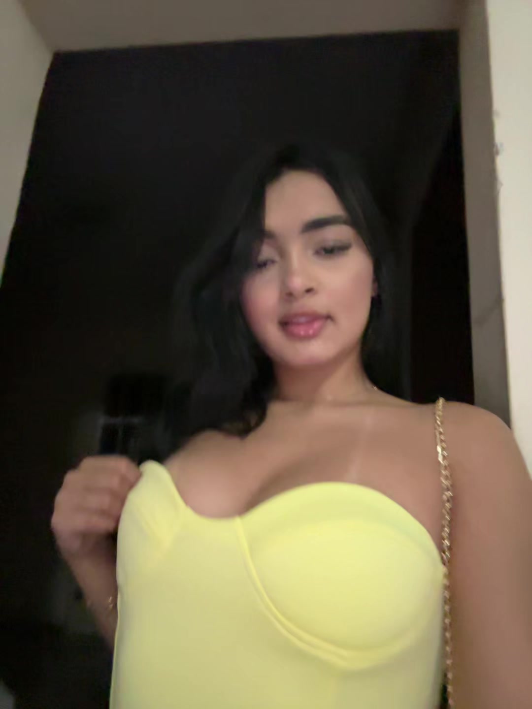 @juliafwz