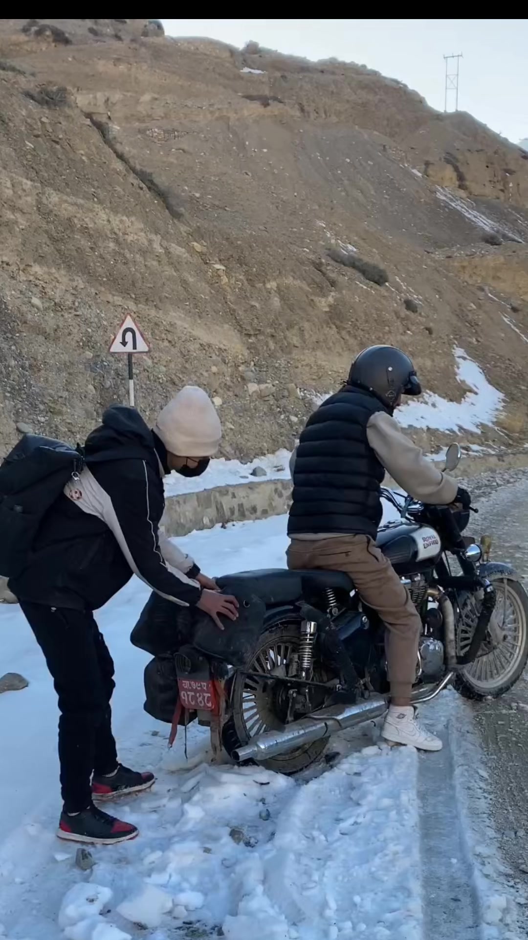 @The_रेsHu🥷