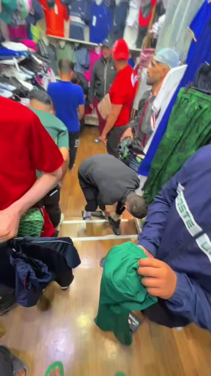 @Parisien💙❤️👕👖👟🕶👔🧢
