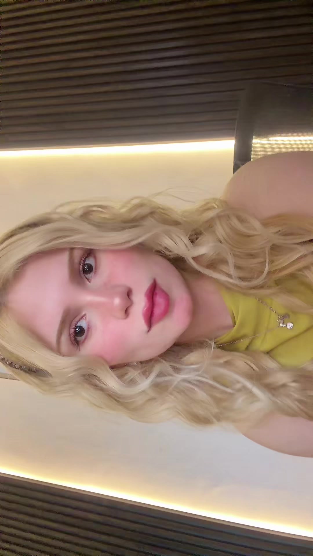 @𝒩 🦢