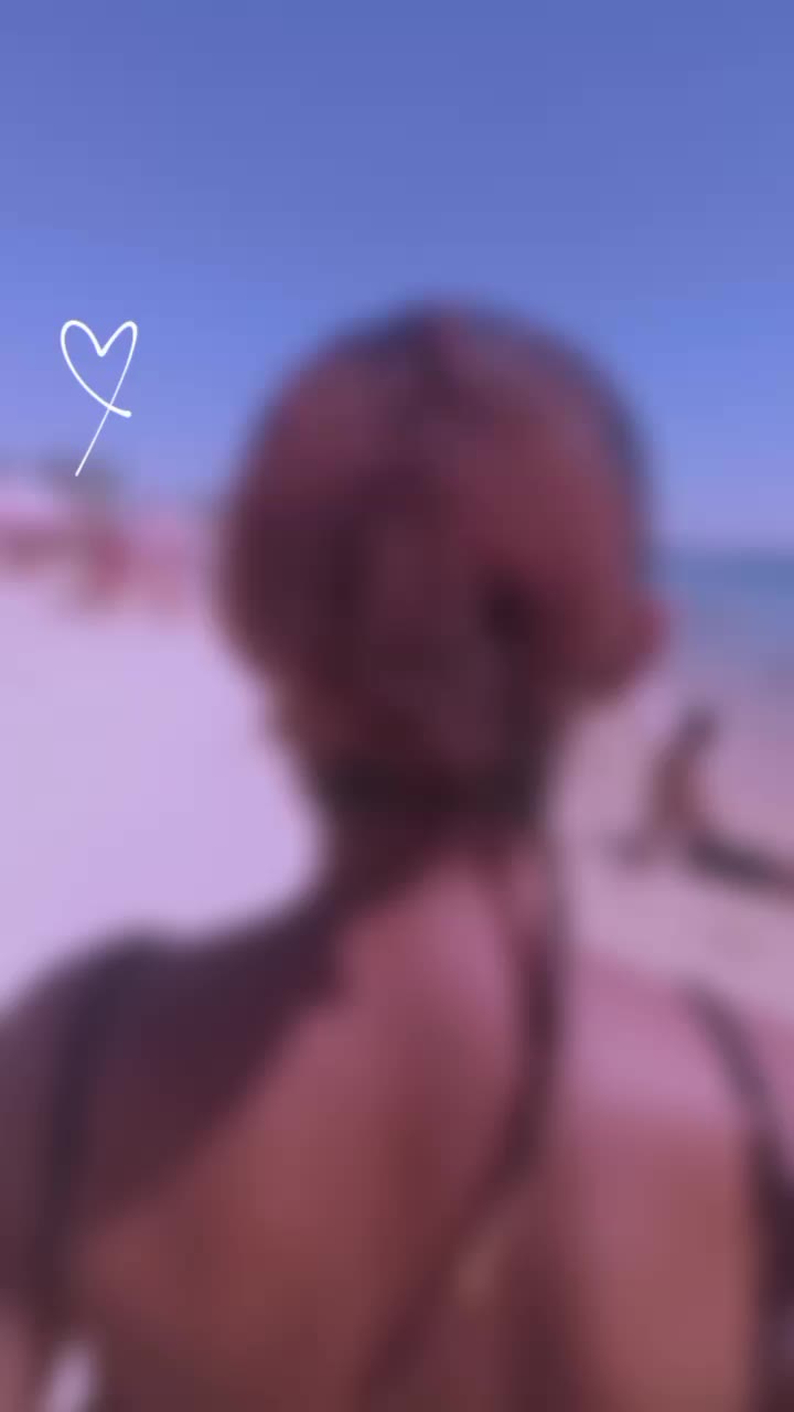 @jadehallyday