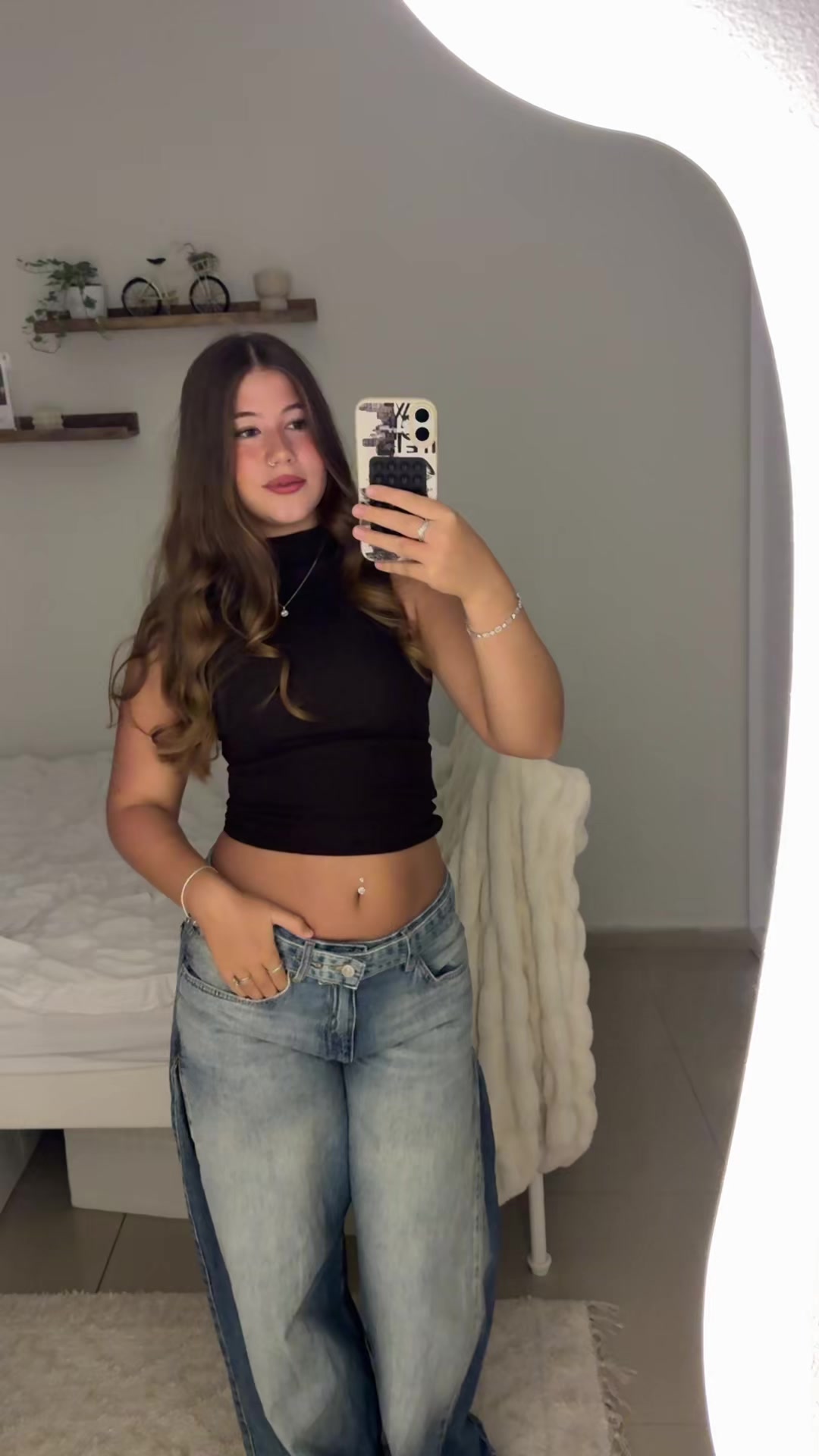 @𝓗𝓲𝓵𝓸𝓼𝓱