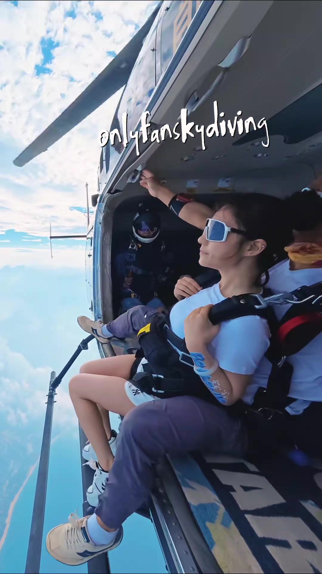 @onlyfanskydiving
