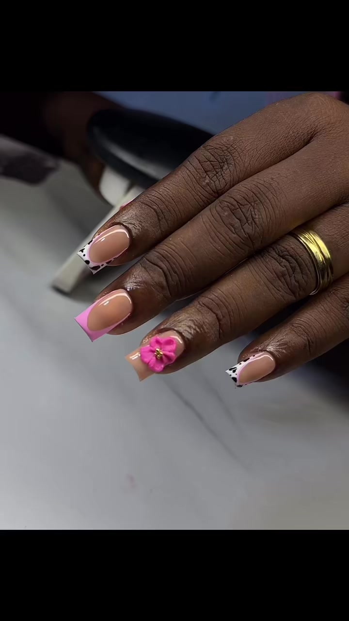 @NAIL TECHNICIAN IN IBADAN
