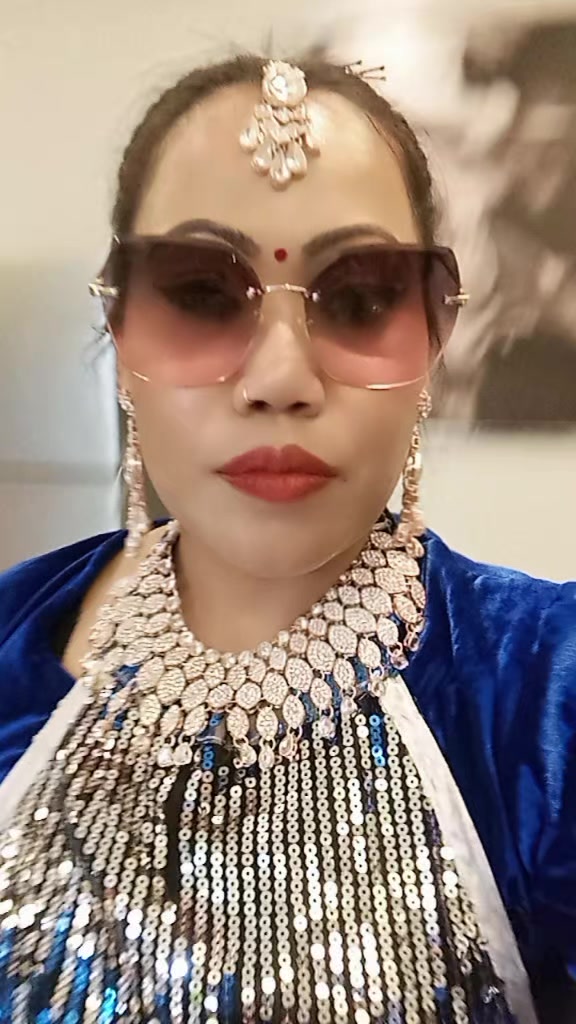 @❤ अनुष्मा भ्लोन ❤️