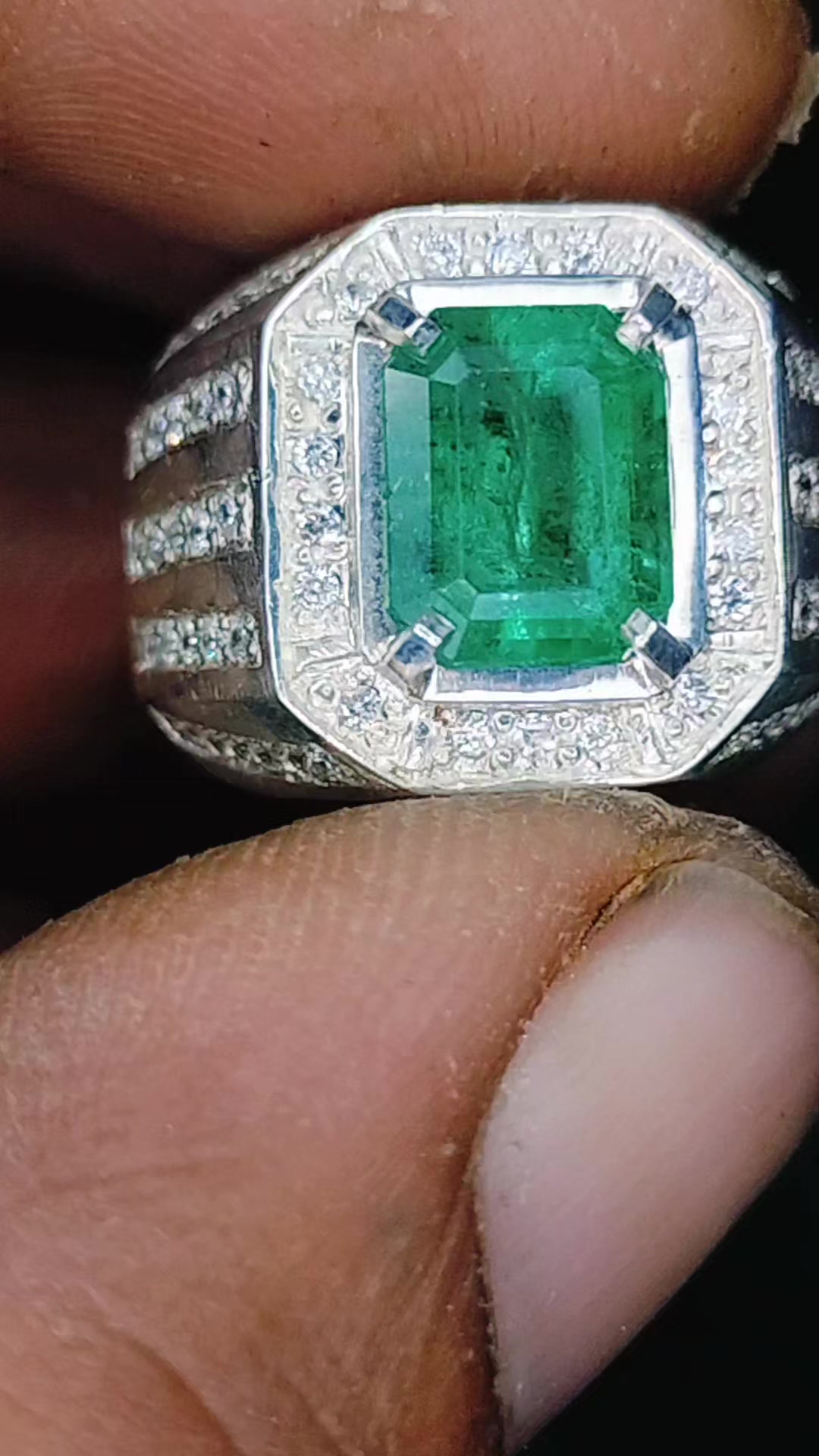 @uzzy gemstone