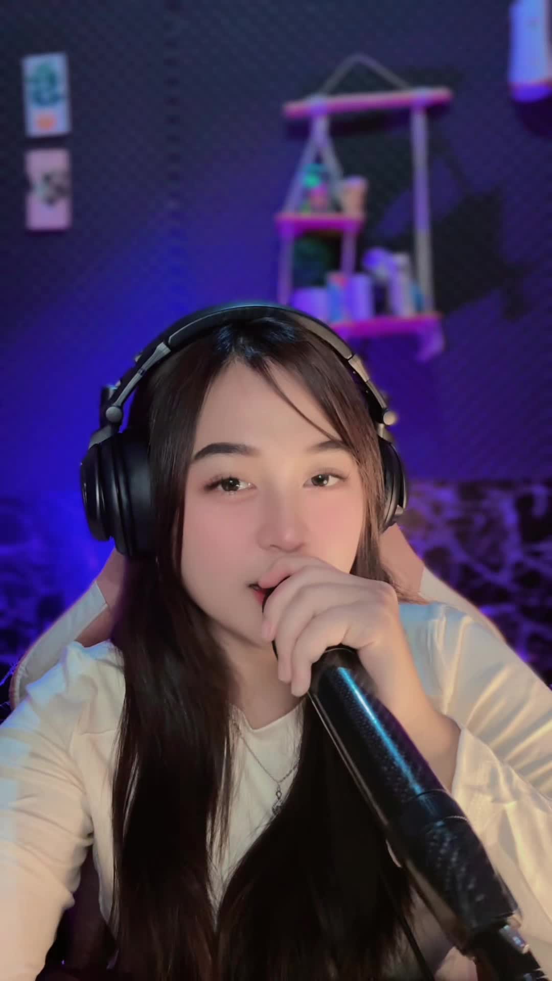 @AdeliaPutri