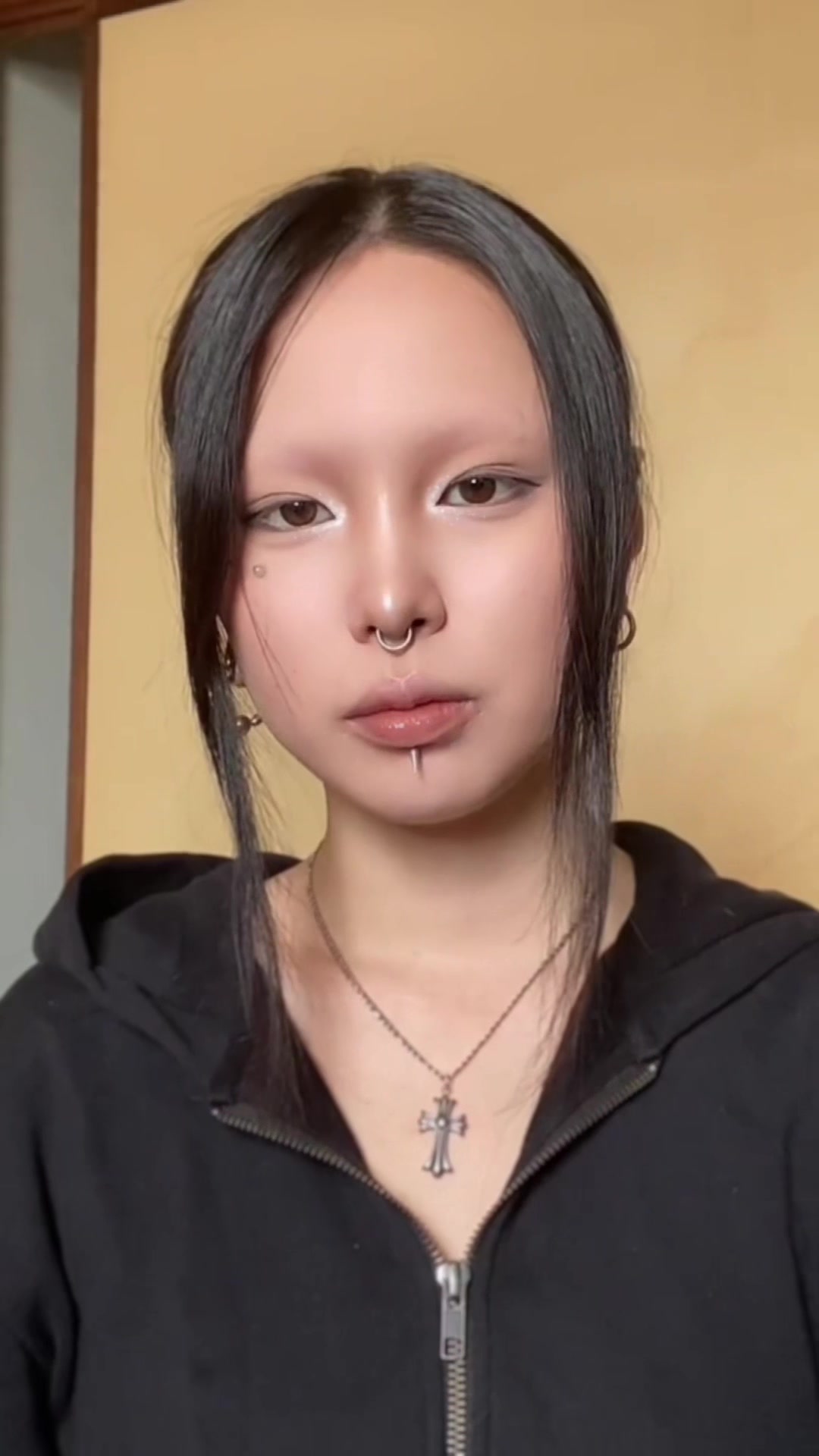 @ガキに必要なのは恋人じゃない、母親よ。