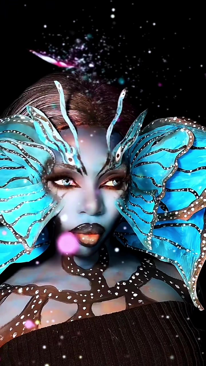 @Lipsz