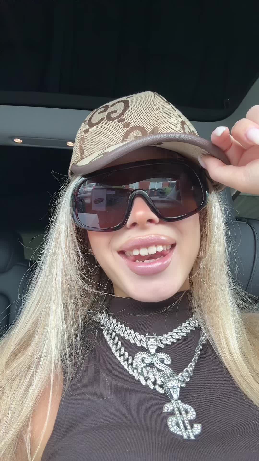 @lizzitak