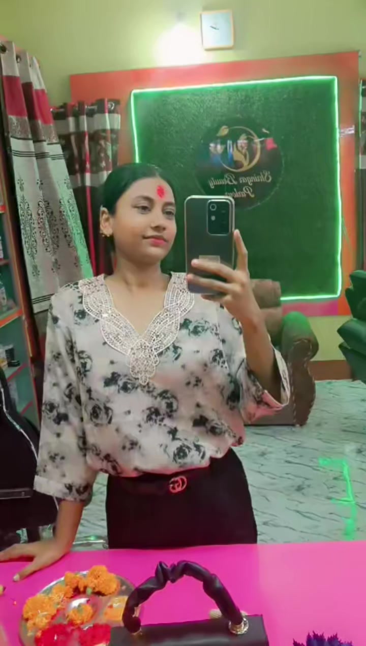 @Shreya beauty parlour🧿