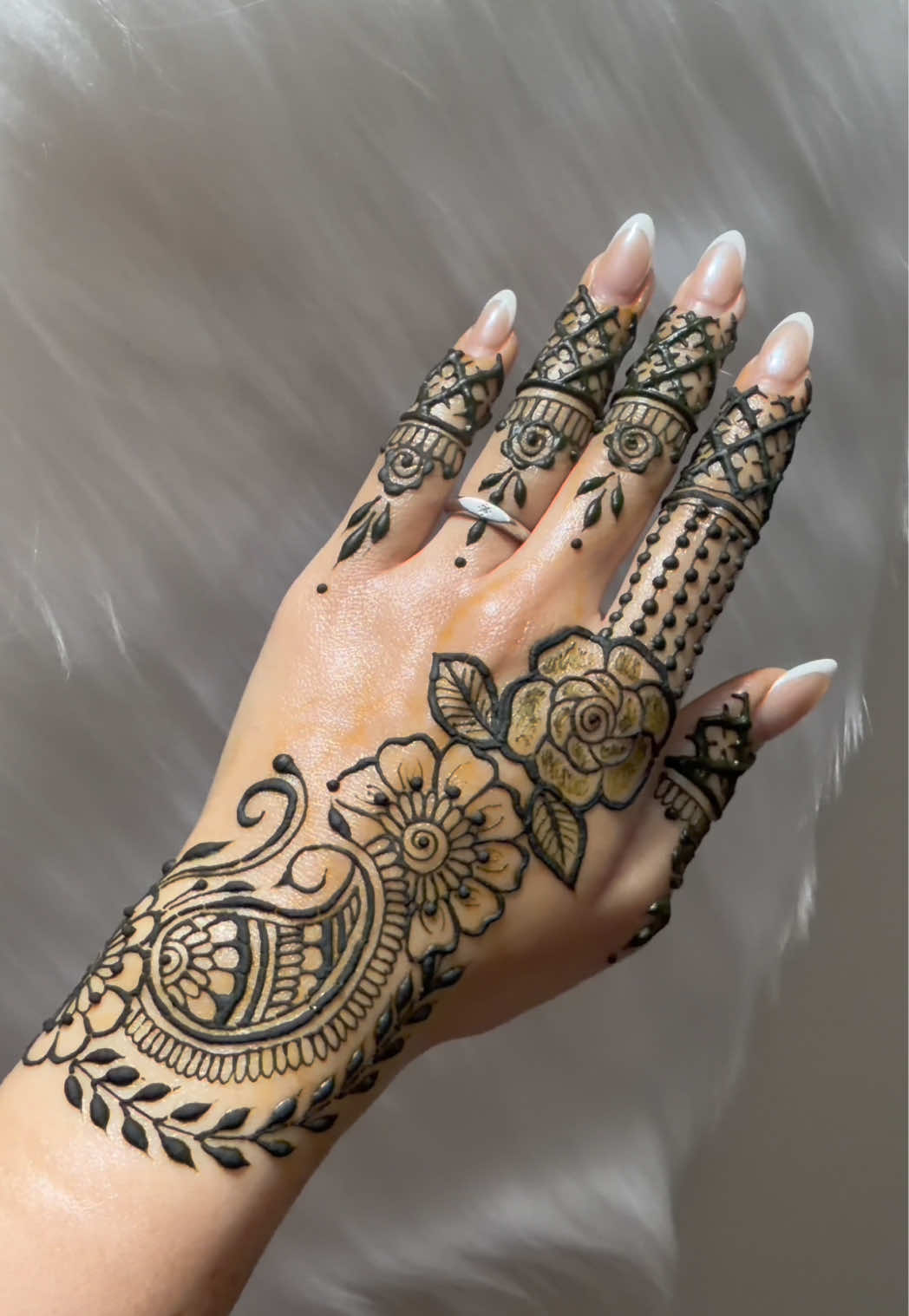 @charmsofmehandi