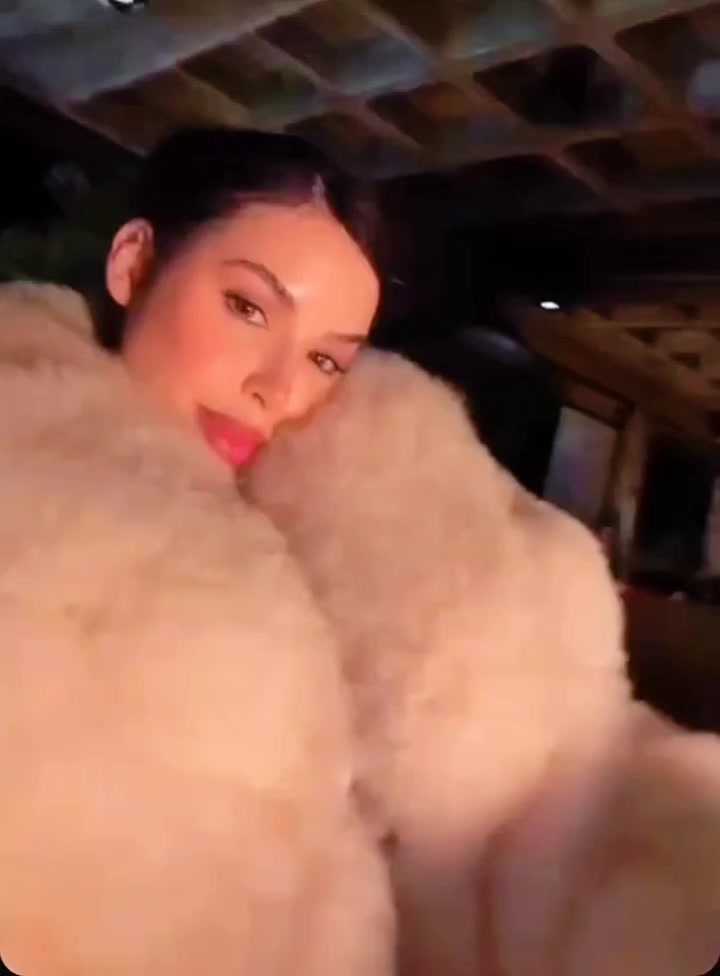 @Fur coat fans