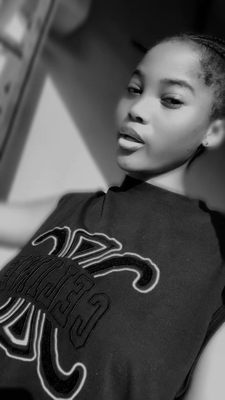 @Adeshola🌸💜⁷
