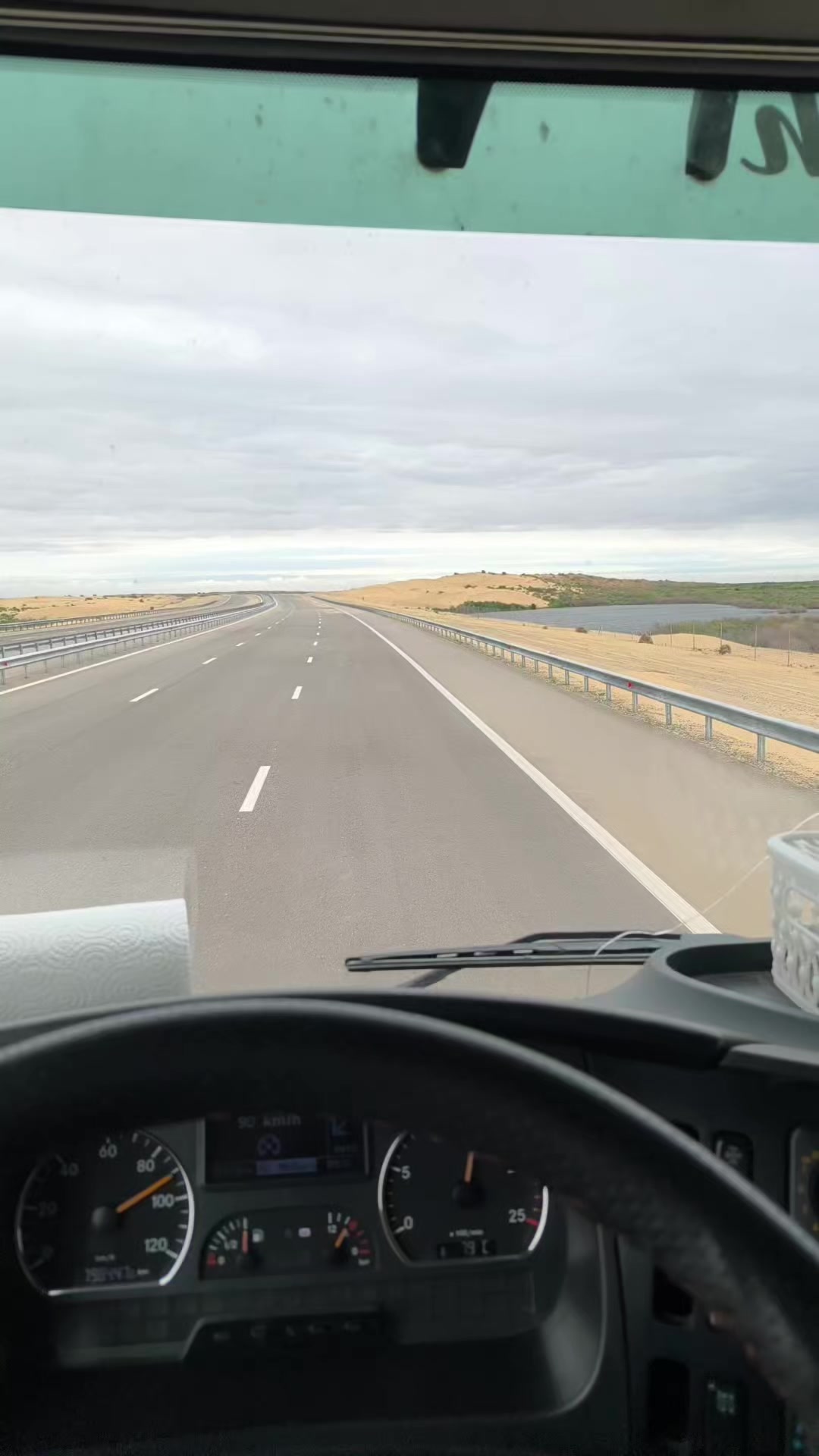 @&Ouml;kkeş &Ouml;zdemir