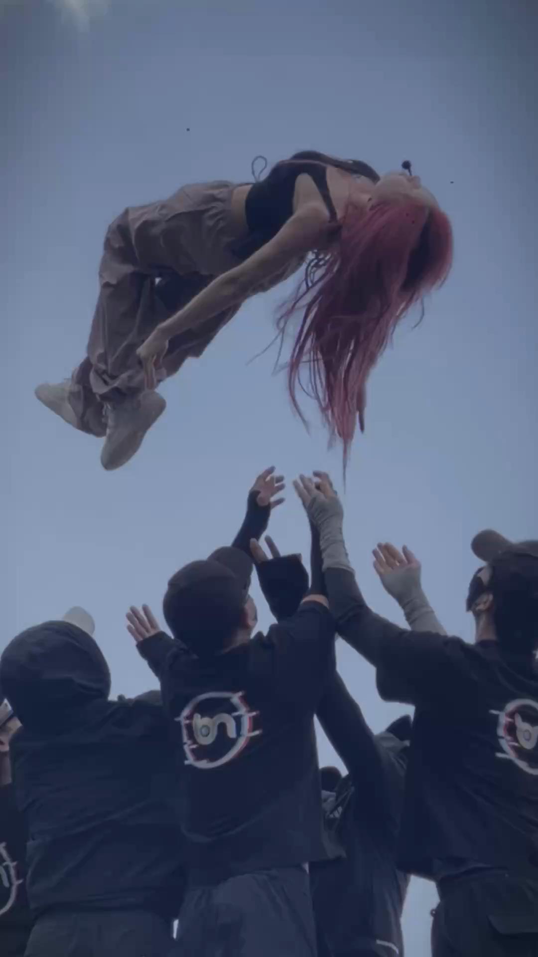 @H U E E S
