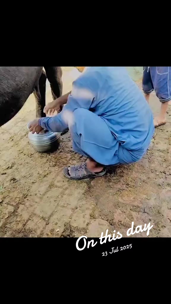 @احمر مشتاق ورک 🫀✨️😘