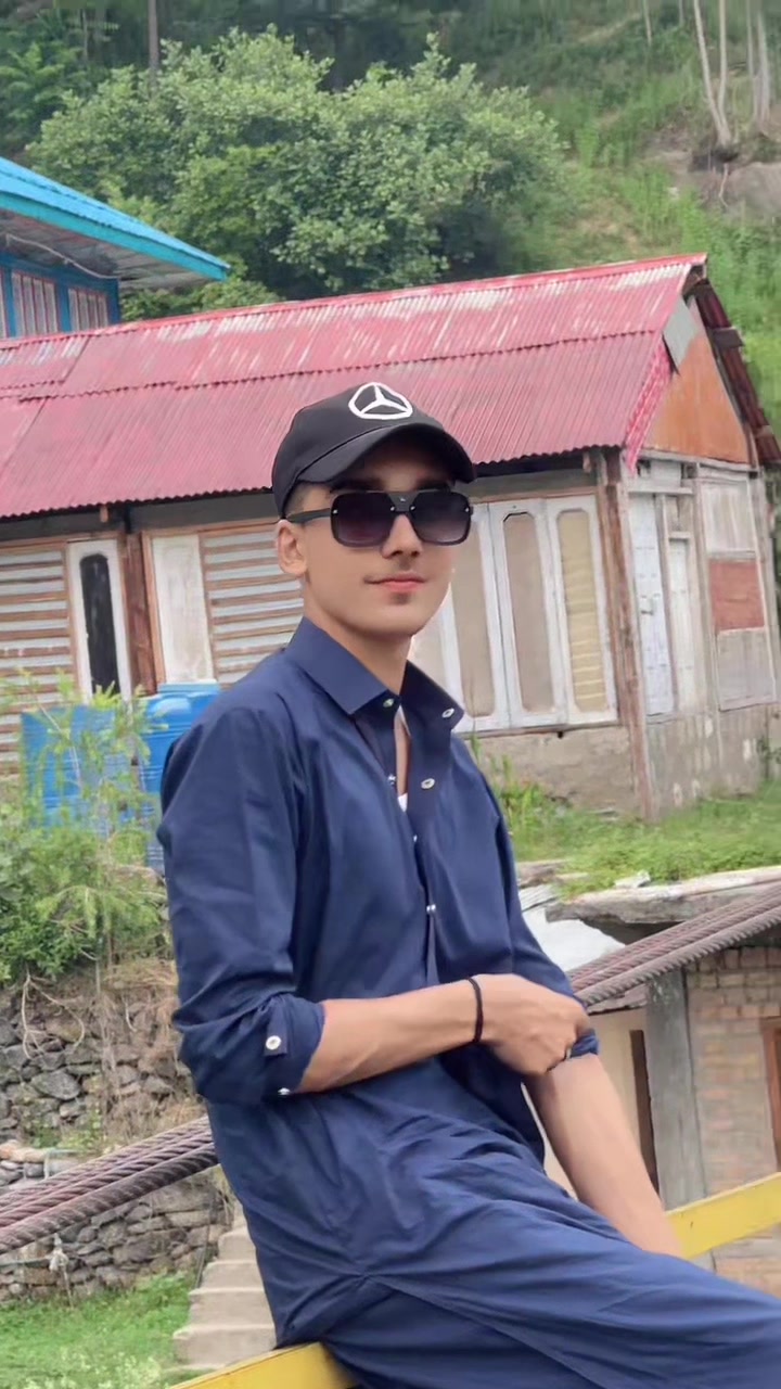 @𝑹𝑨𝒁𝒊𝒊𝒊  🤭