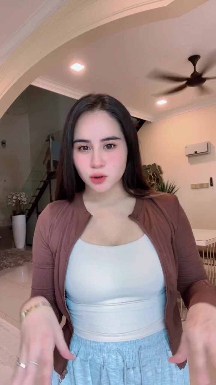 @HazLina.Co