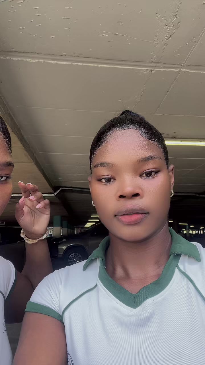@Virginia & Viggy 👯♀️lip