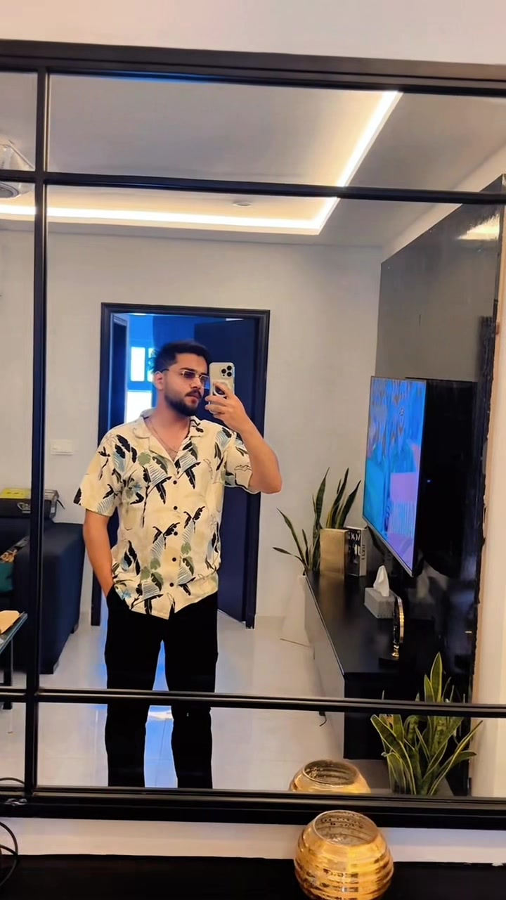 @لاریب خا ن🥀