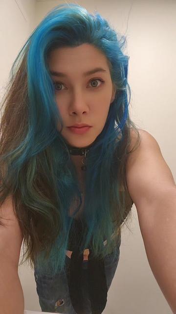 @Thegirlwiththecursemark