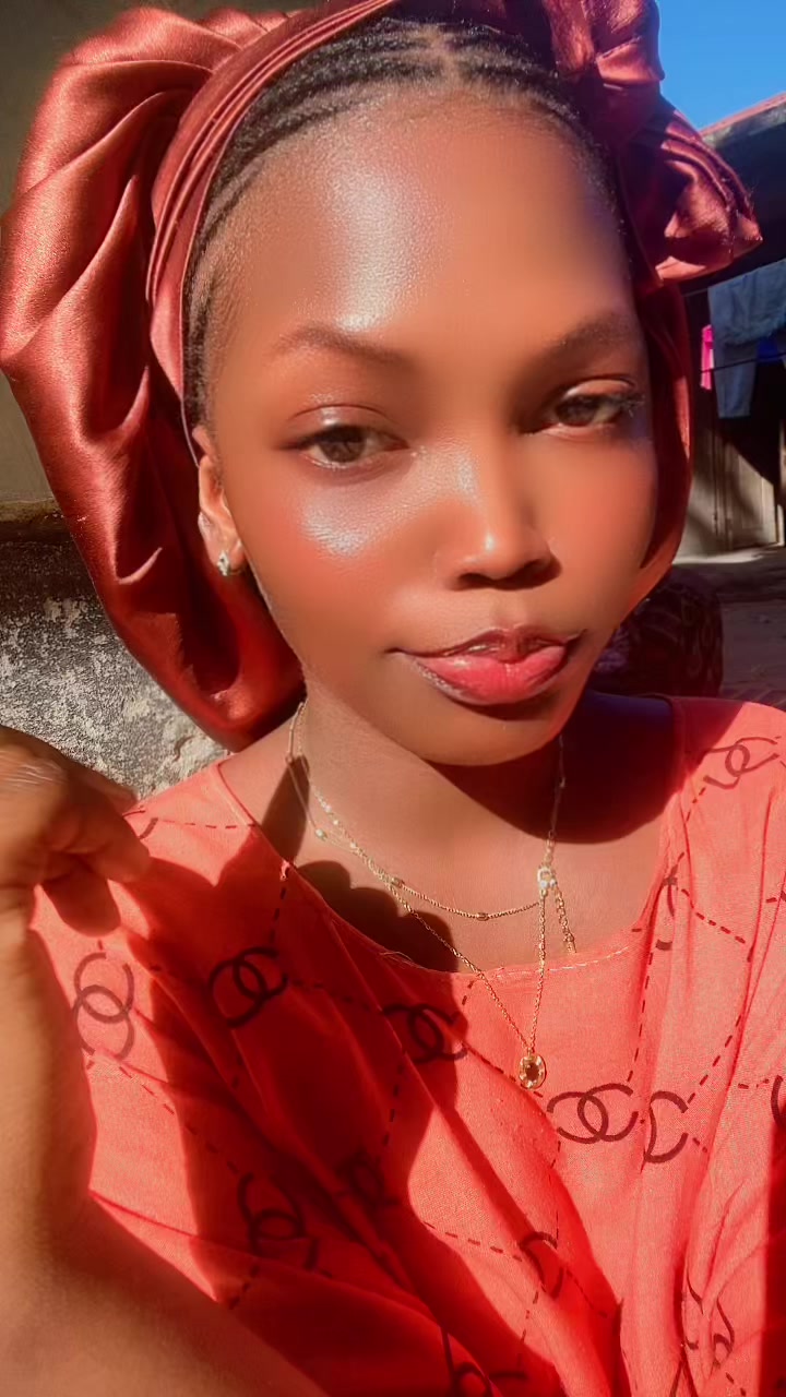 @Little  cherry 🍒🦋🥰🌹