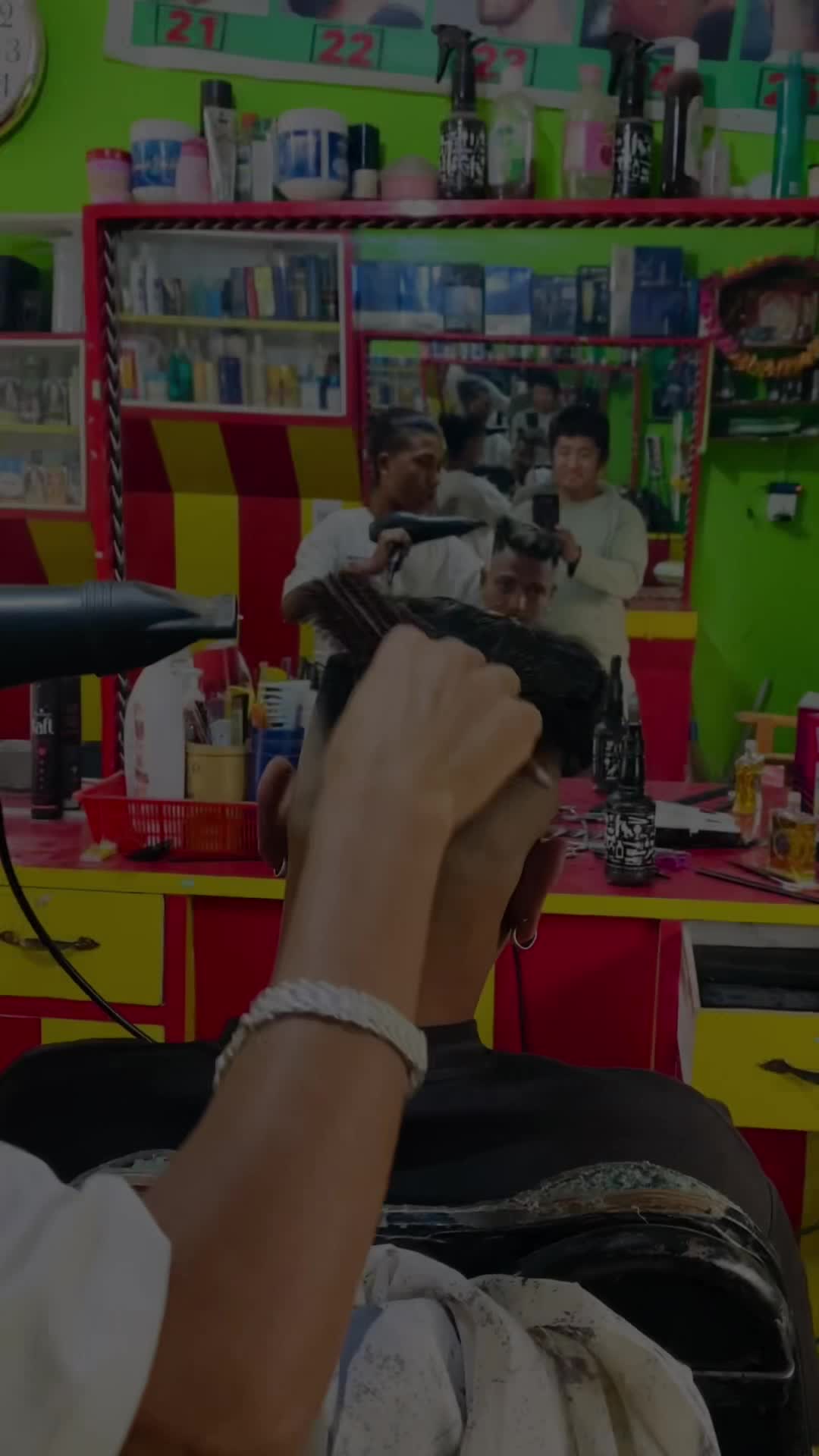 @gwaltar shyam vai hair cutting