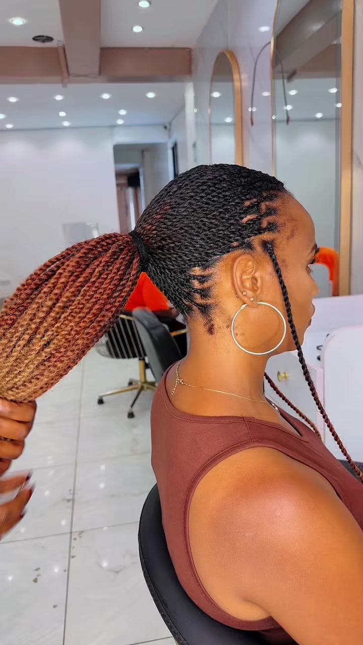 @GEECURLY SALON