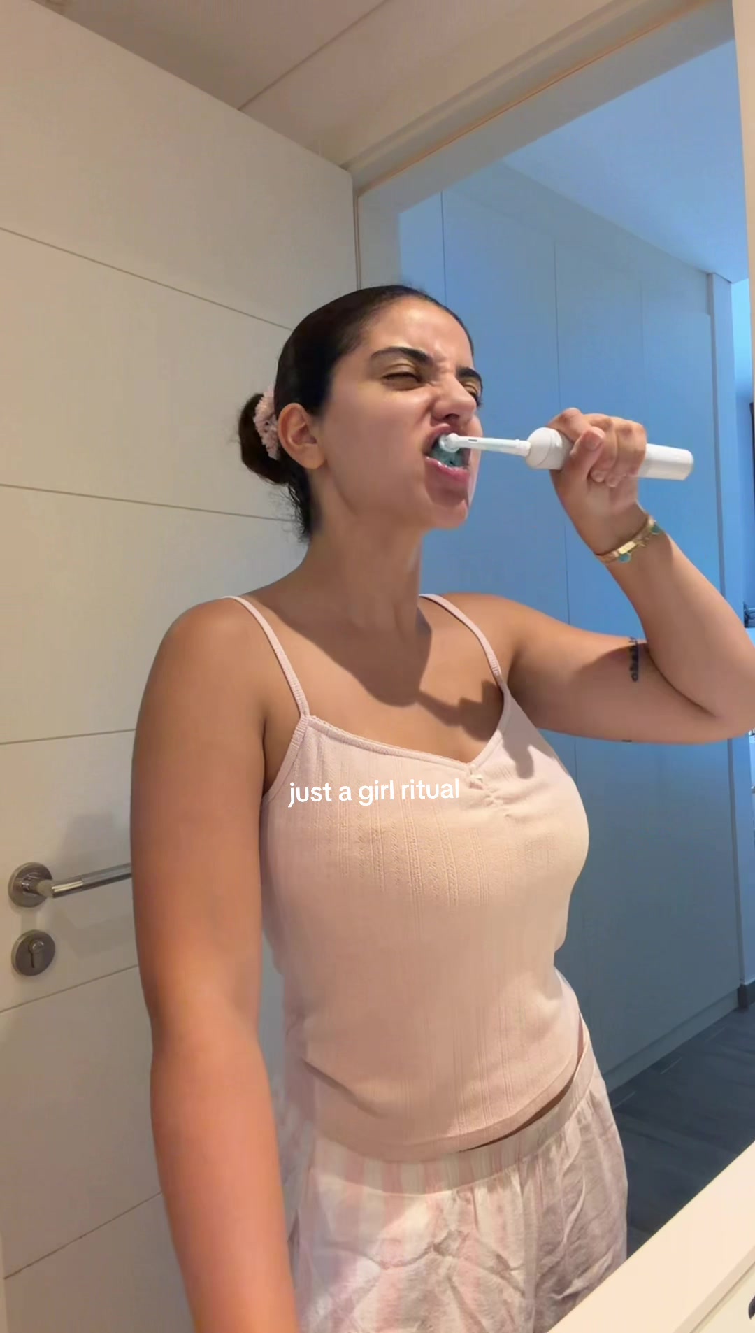 @douniabomba