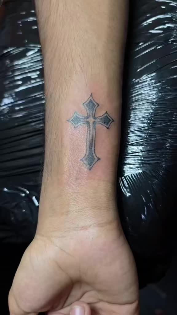 @Female Tattoo Artist
