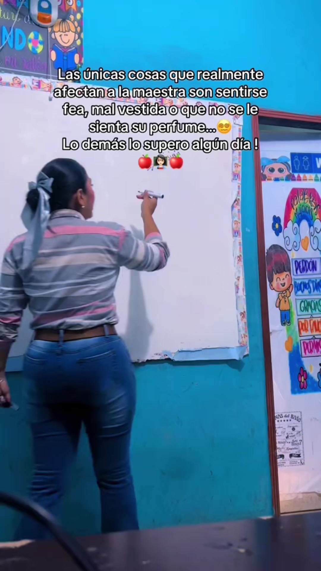 @Miss. Chavez 👩🏻&zwj;🏫🍎