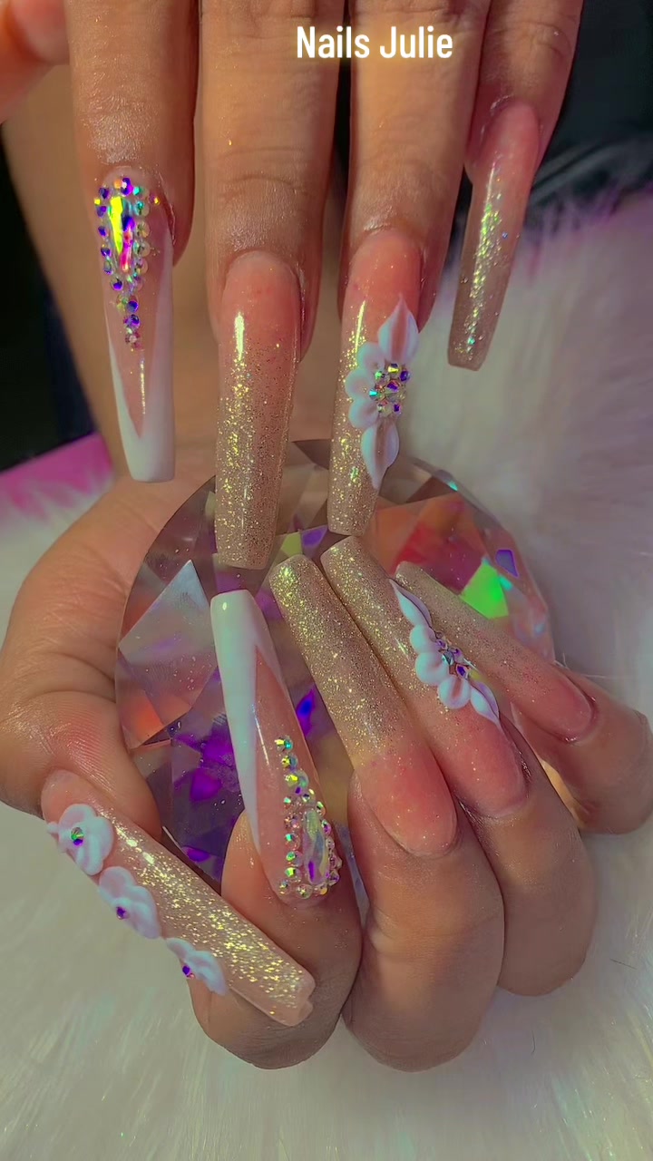 @NAILS JULIE