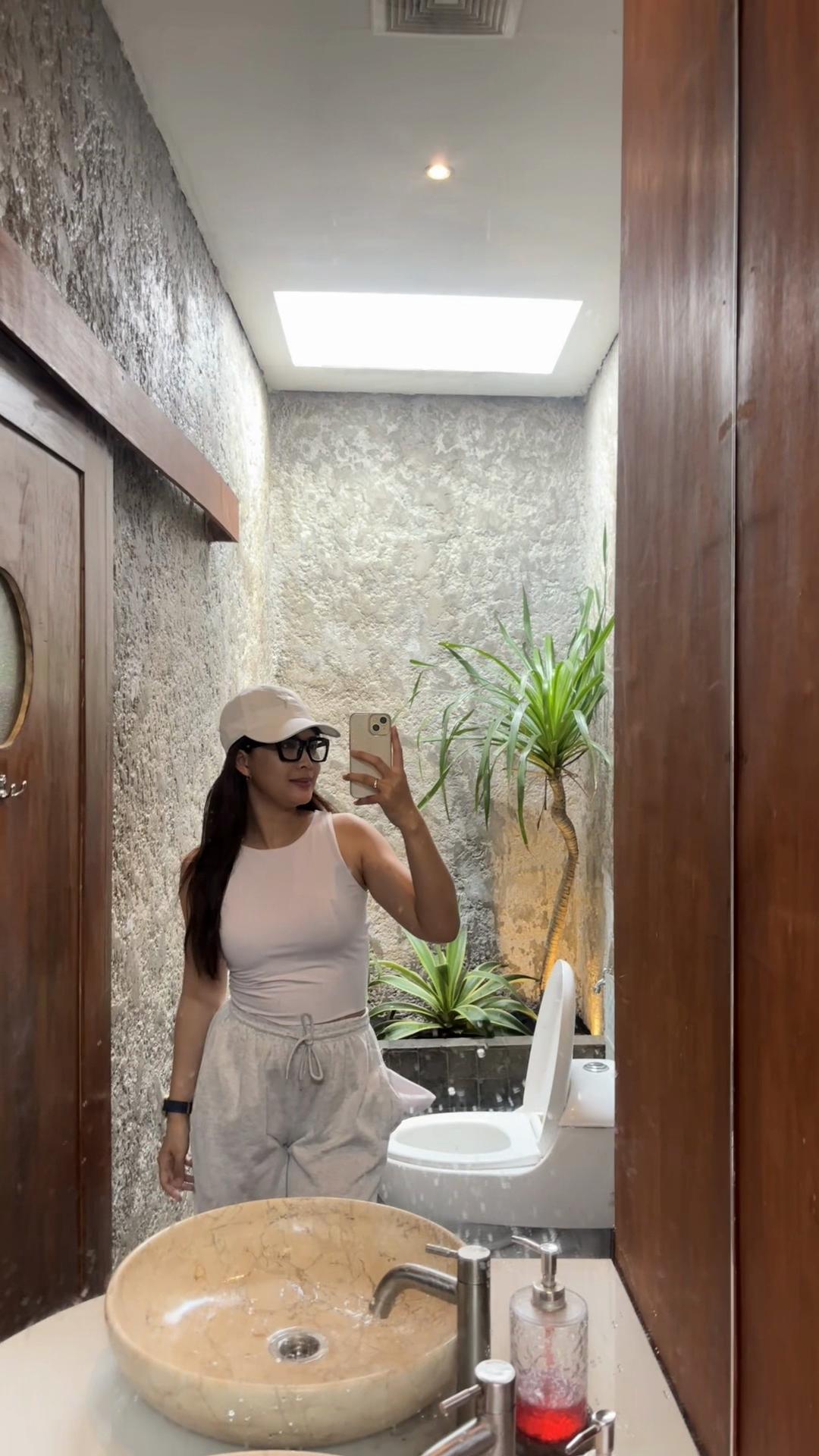 @TiwaKarina