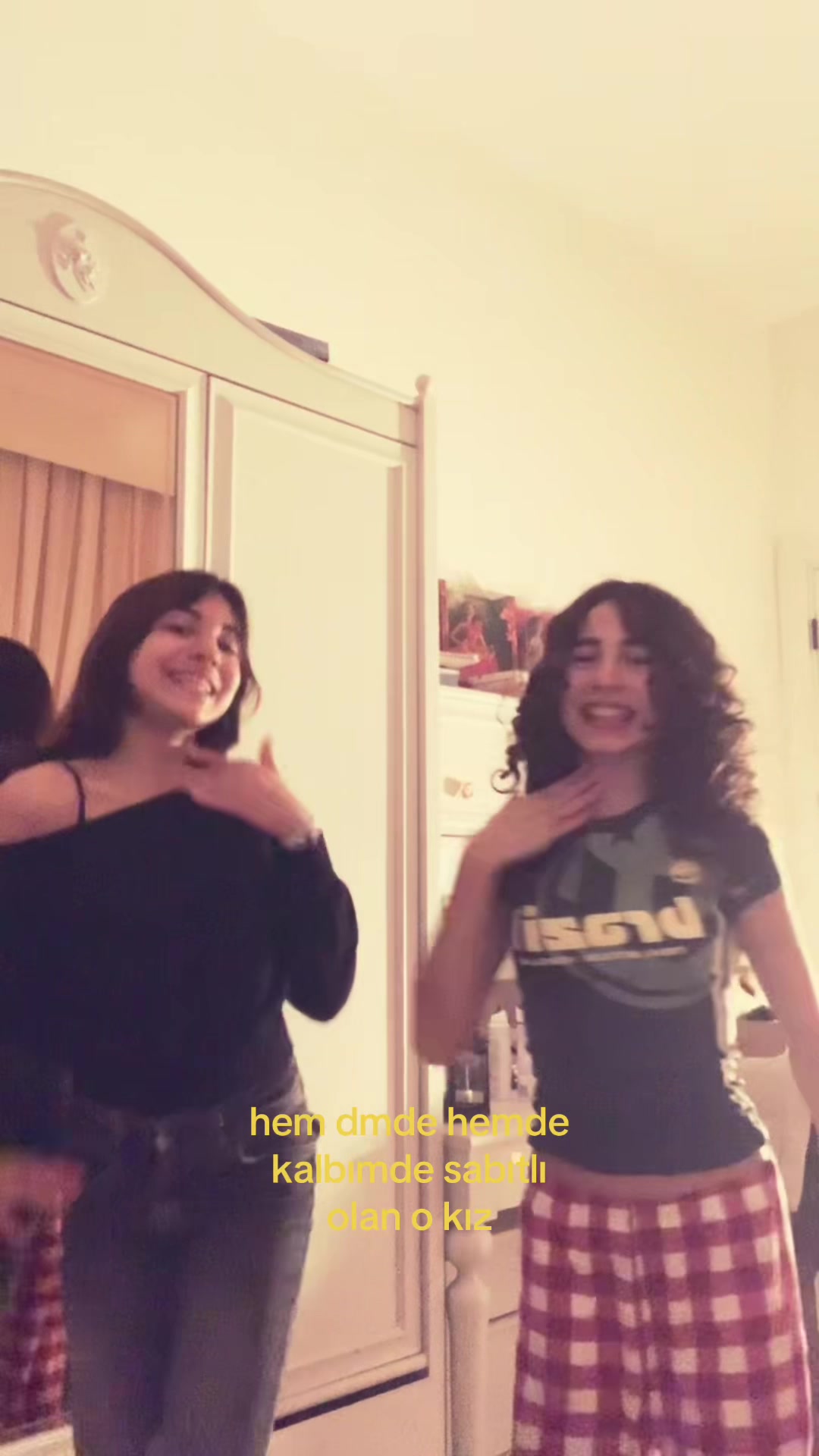 @𝐁𝐞𝐬𝐭 𝐓𝐰𝐢𝐧𝐬 👯♀️