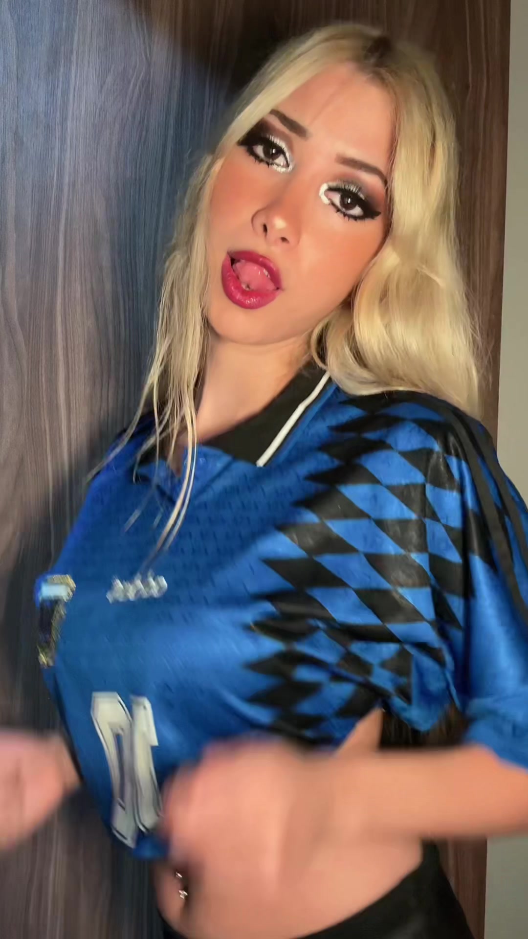 @Deborha Zugueidy