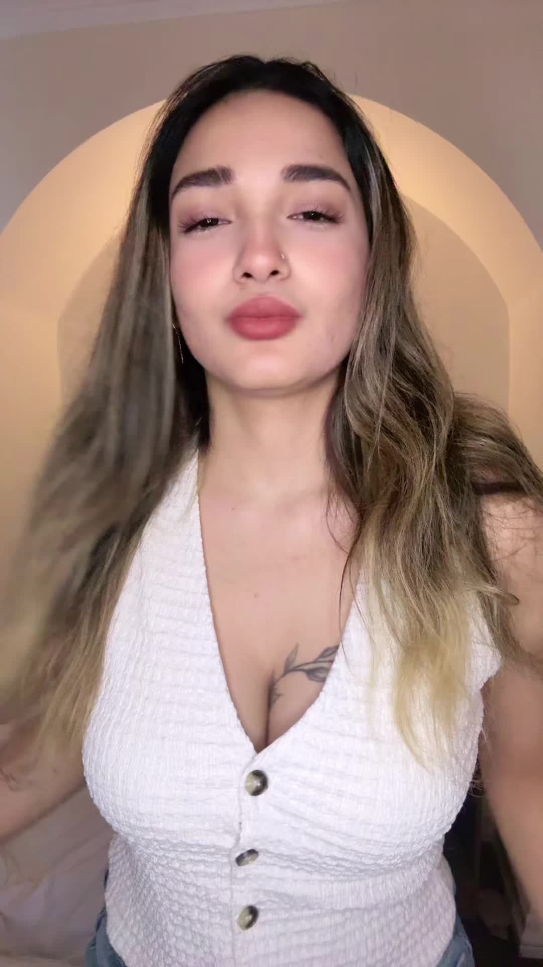 @aynaz.live2