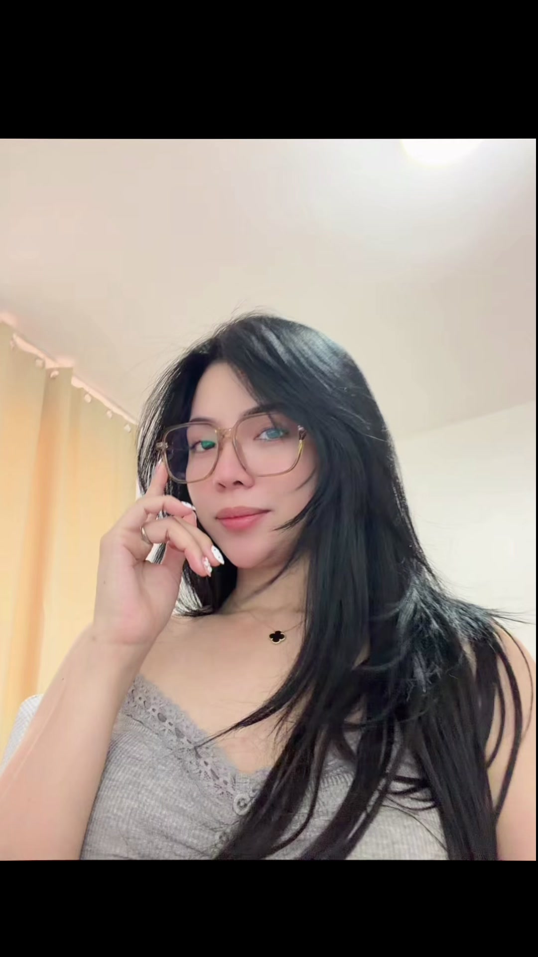 @holadivineb