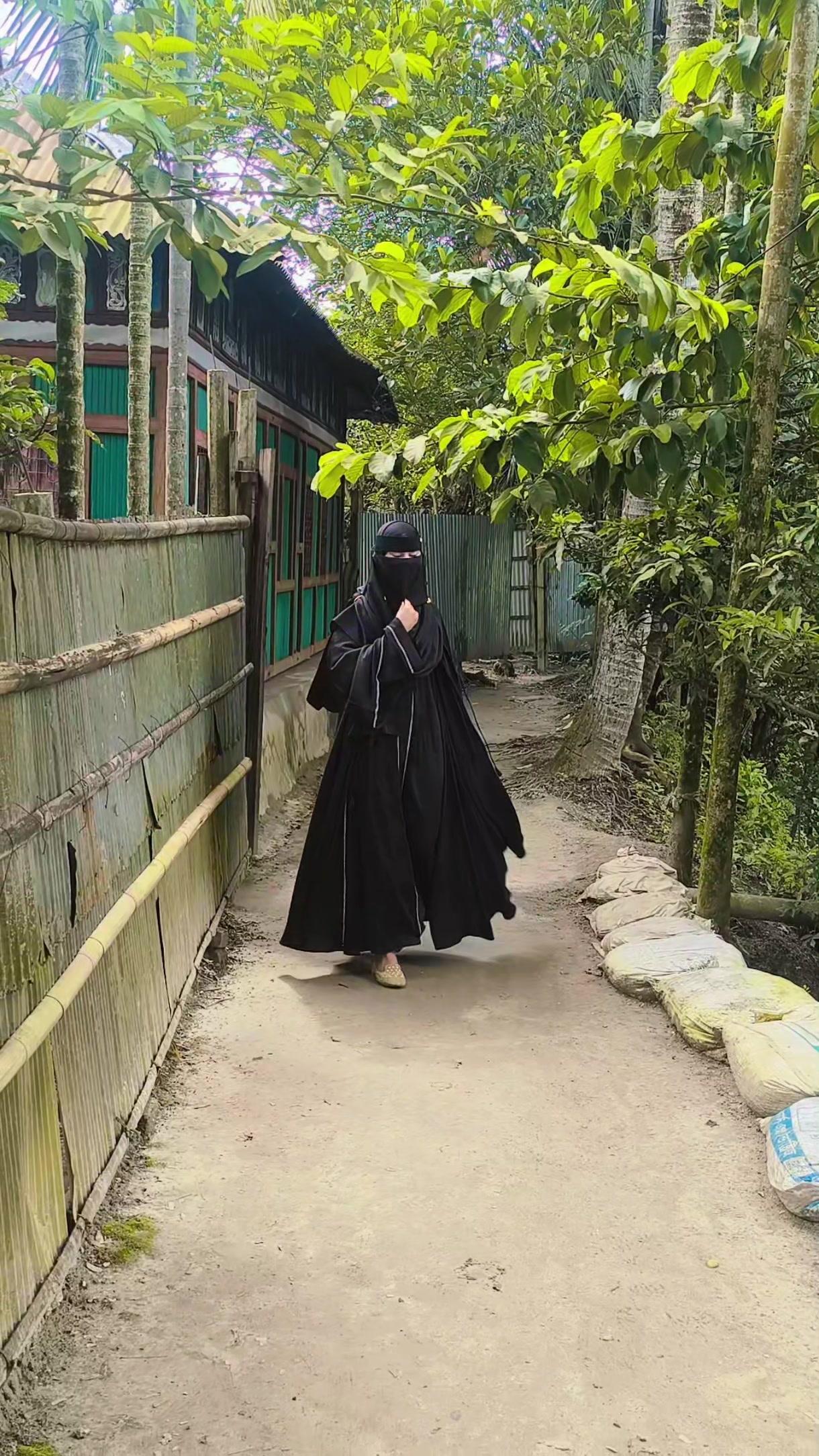 @রহস্যময়ী 🖤