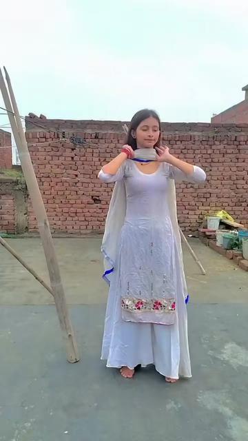 @AYESHA_KHAN_