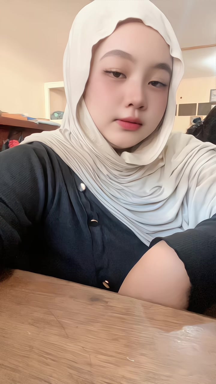 @🧏🏻&zwj;♀️🧏🏻&zwj;♀️