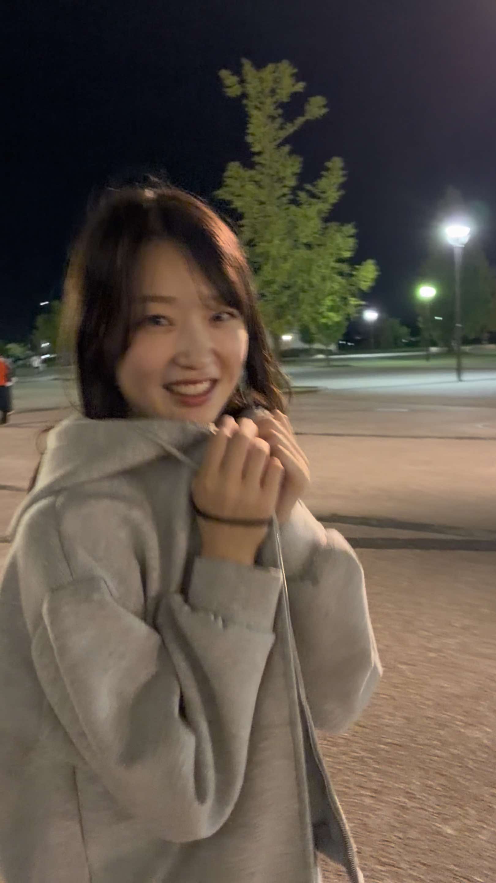 @しの